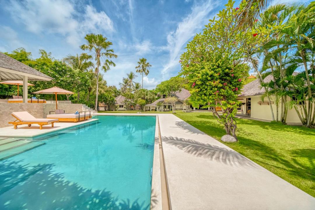 Petitenget House | Spacious 2 Villas combined 9 bedrooms 2 pools