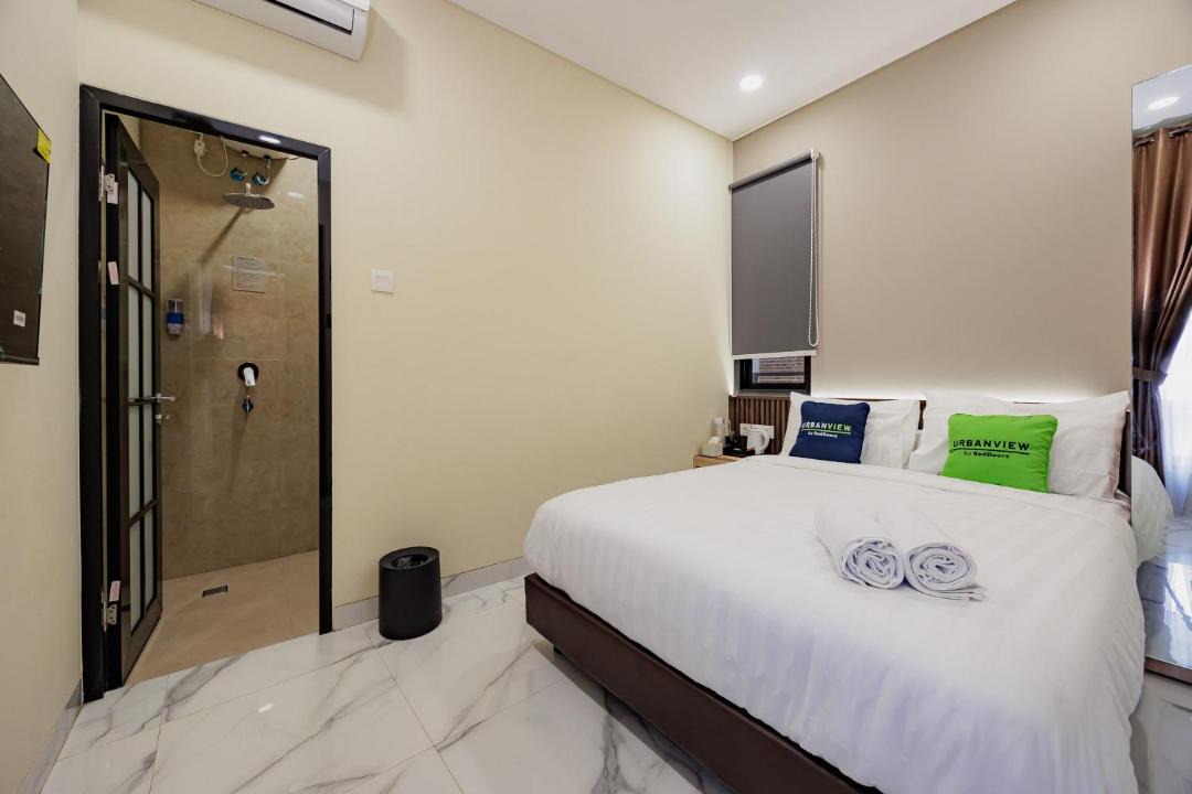 East Jakarta House | Urbanview Hotel Syariah Viero Condet