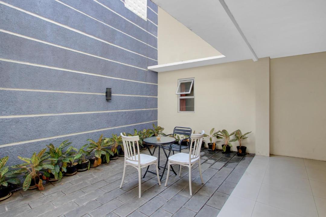 Solo City Centre Hotel | Hotel O near Taman Sriwedari formerly Indria Inn