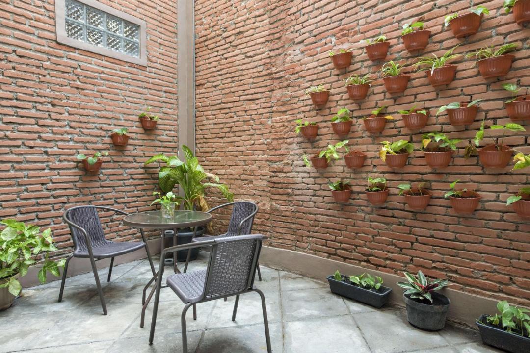 Klojen Hotel | Reddoorz Hostel near Malang Train Station 3