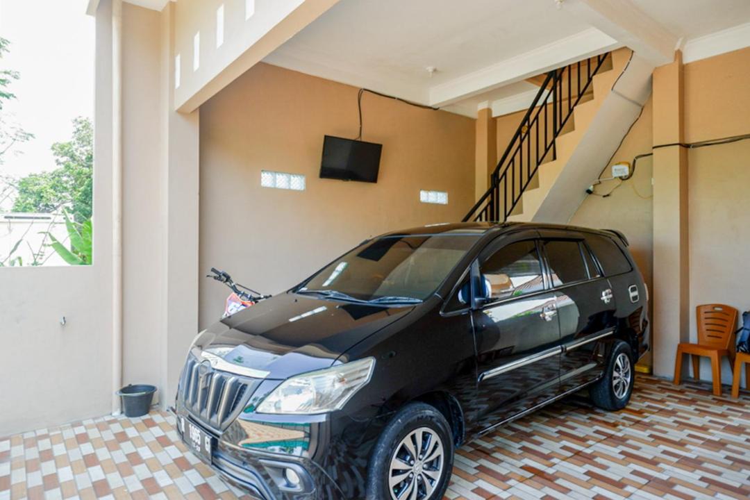 Cilacap Hotel | RedDoorz Syariah near Stasiun Gumilir Cilacap