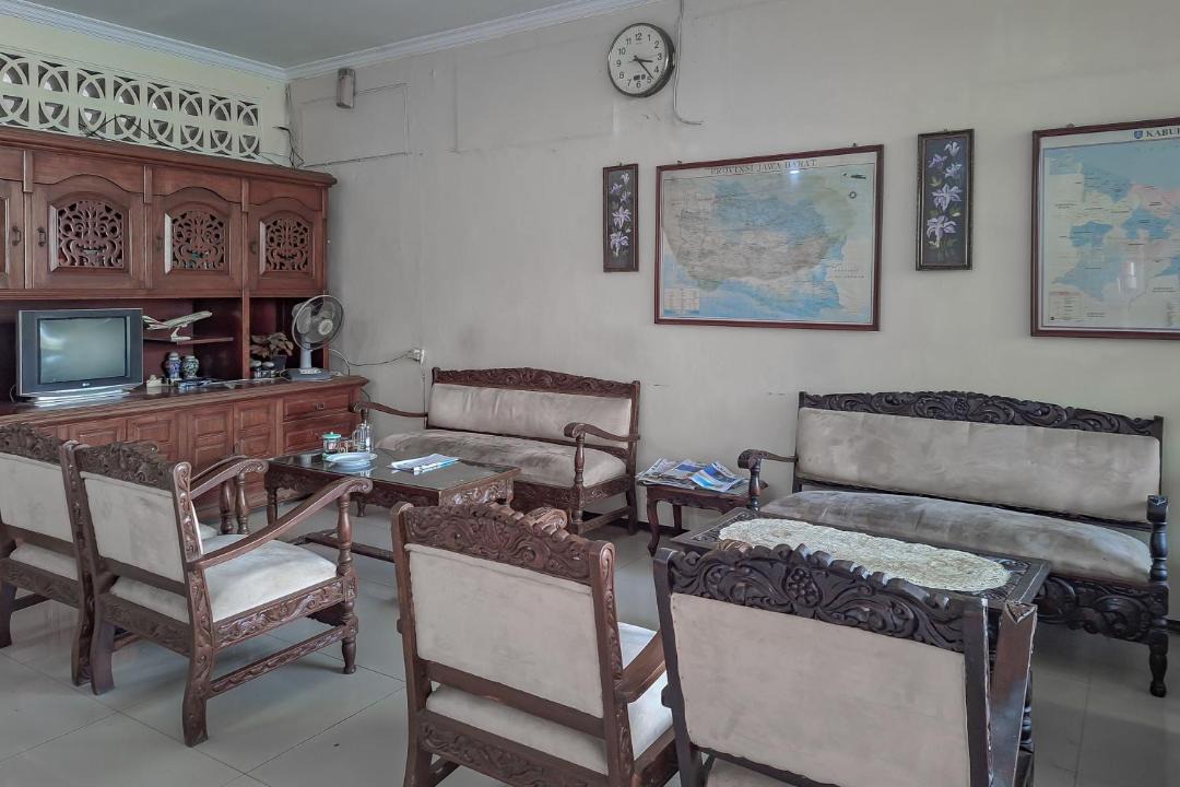 Jatibarang Hotel | RedDoorz Syariah at Hotel Adi Sederhana near Stasiun Jatibarang