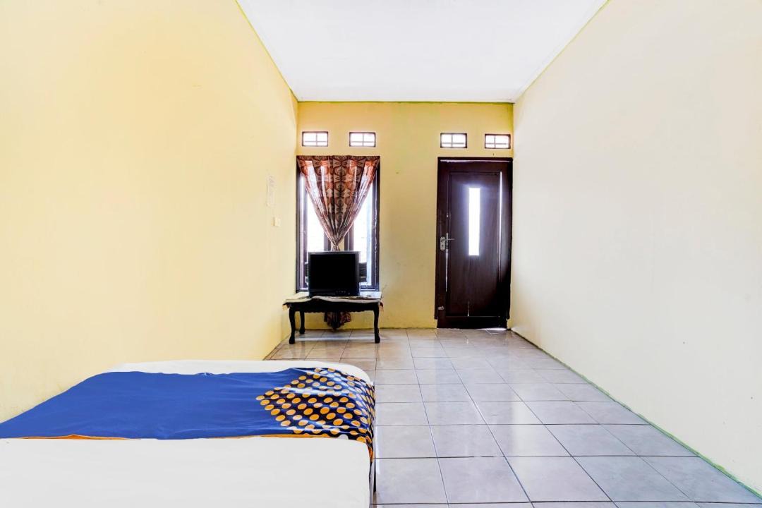 Sumedang Hotel | OYO Life 90701 Kost Syariah Deris