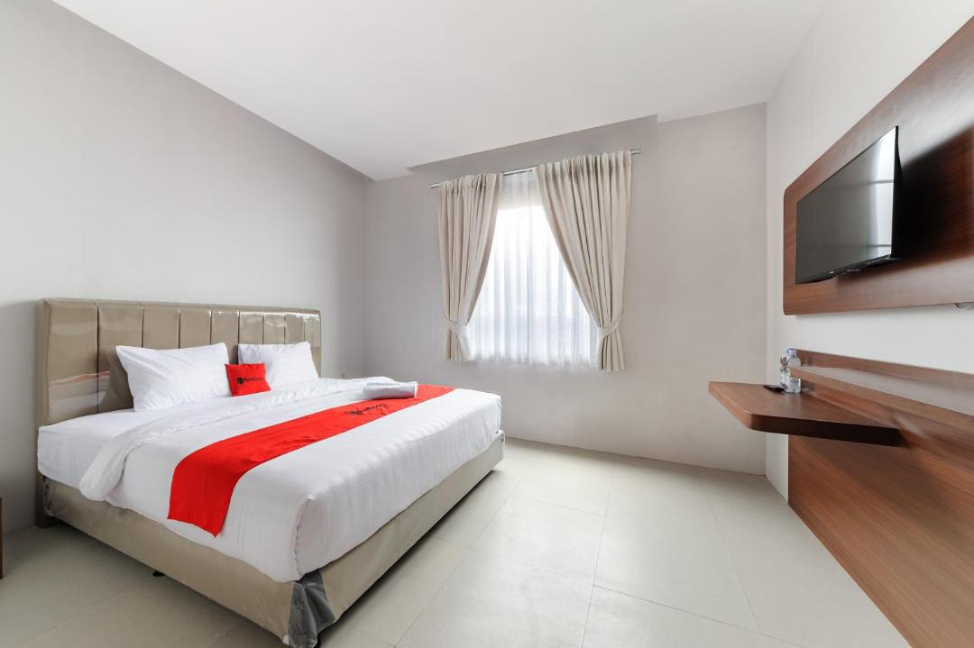 Bogor Hotel | RedDoorz Plus Near Kebun Raya Bogor