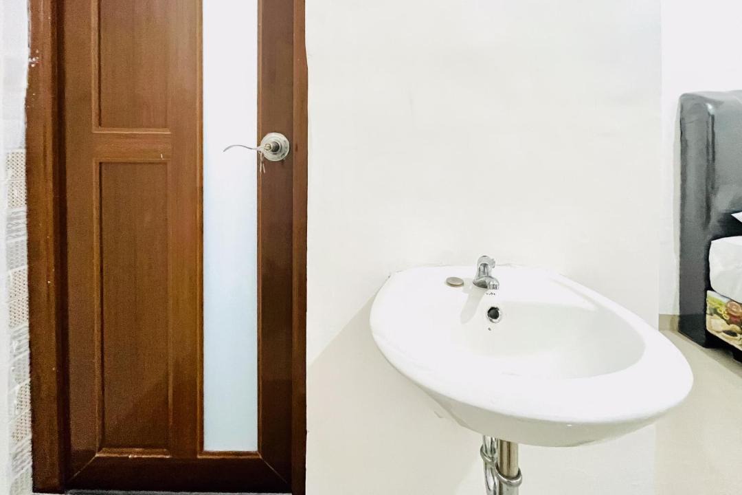 Pematangsiantar Hotel | RedDoorz at Orien Guesthouse Pematang Siantar