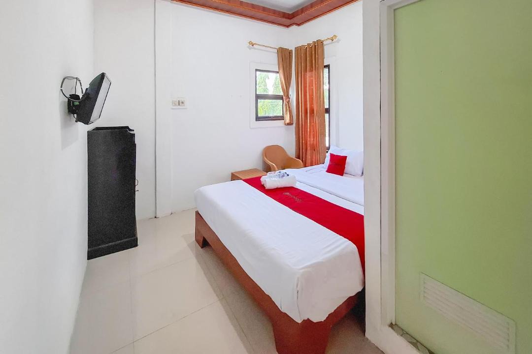 Batang Hotel | RedDoorz Syariah at Griya Wahid Alun Alun Batang