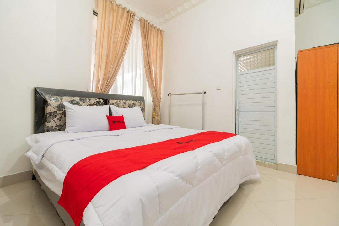 Padang Hotel | RedDoorz Syariah near Universitas Putra Indonesia Padang
