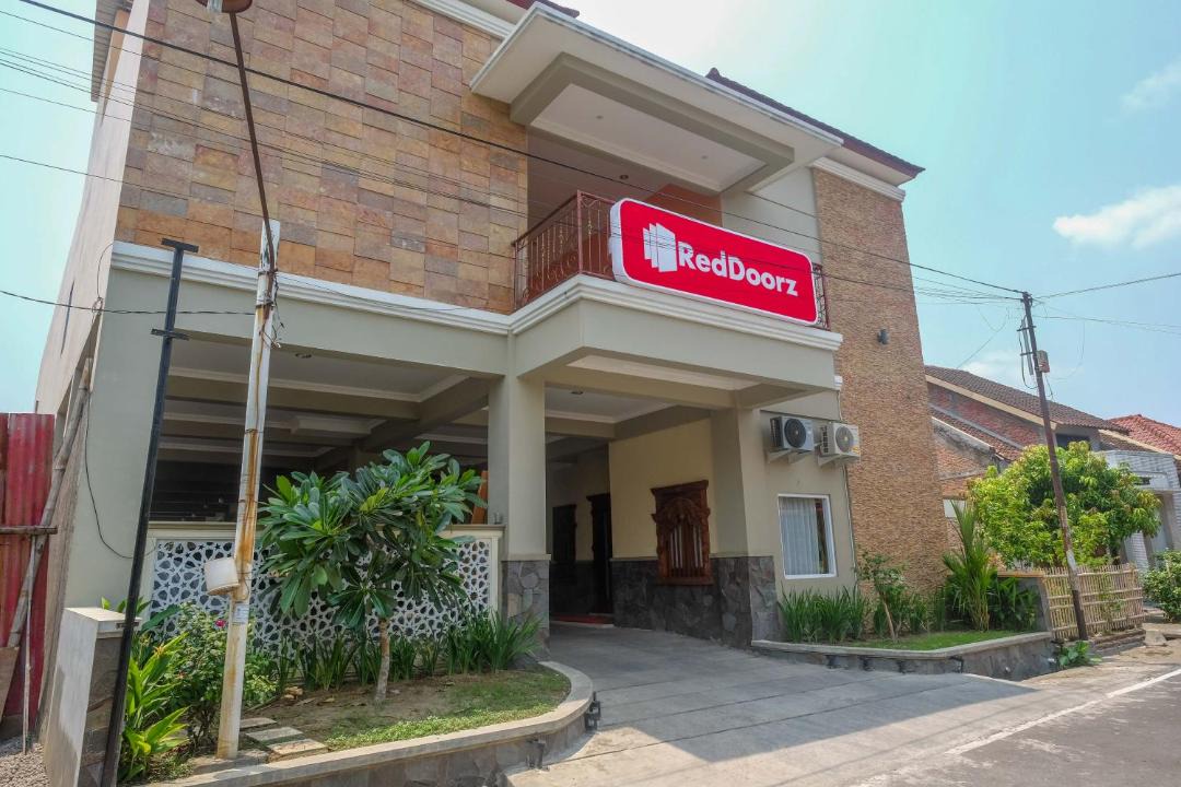 Colomadu Hotel | RedDoorz Syariah @ Klodran Solo