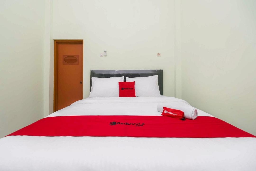 Muara Enim House | RedDoorz Syariah Near RSUD Dr HM Rabain Muara Enim