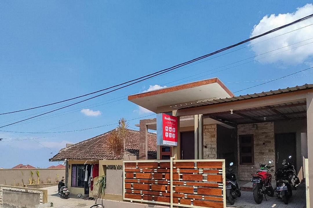 Oro Oro Ombo Hotel | RedDoorz near BNS Batu