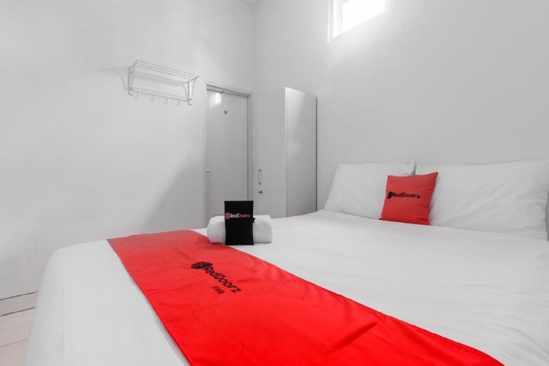 Karet House | RedDoorz Plus near Taman Rasuna Menteng