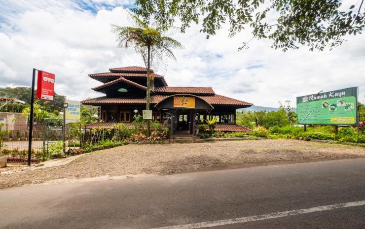Photo of Buildings in Parongpong