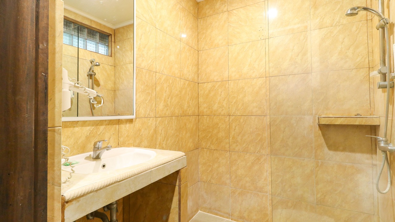 Photo of Bathroom in Kartika Plaza