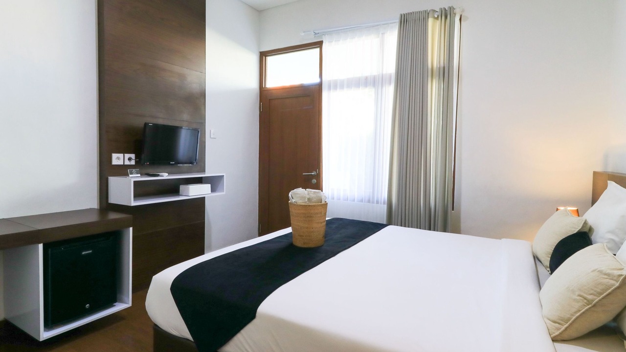 Photo of Bedroom in Kartika Plaza