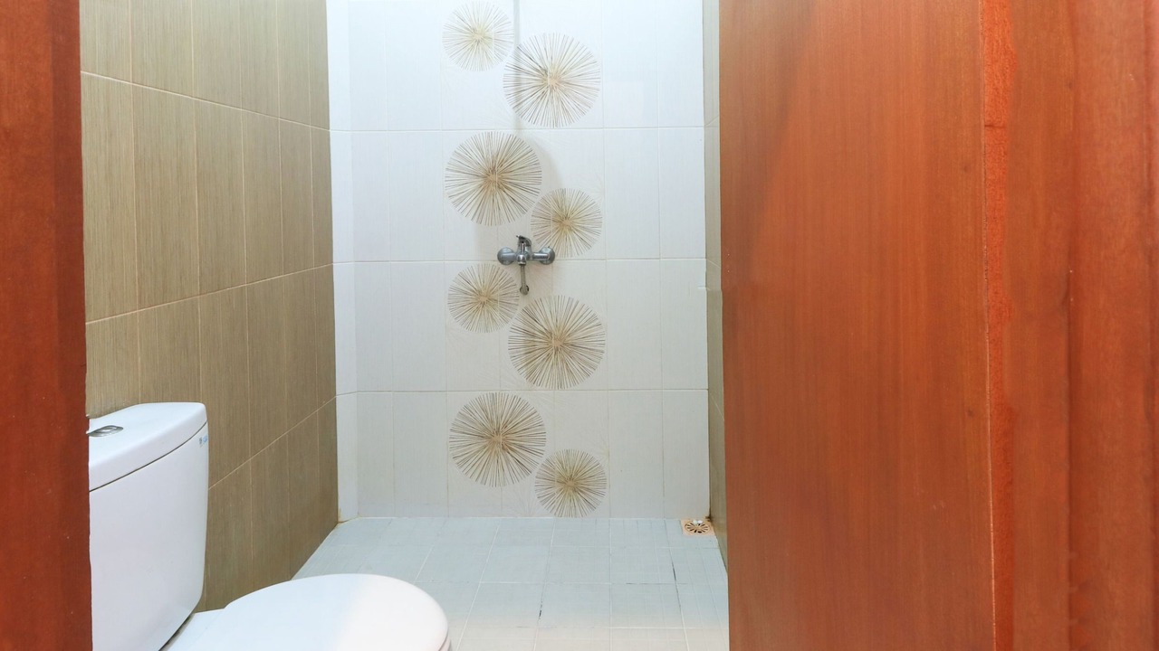 Photo of Bedroom in Kartika Plaza