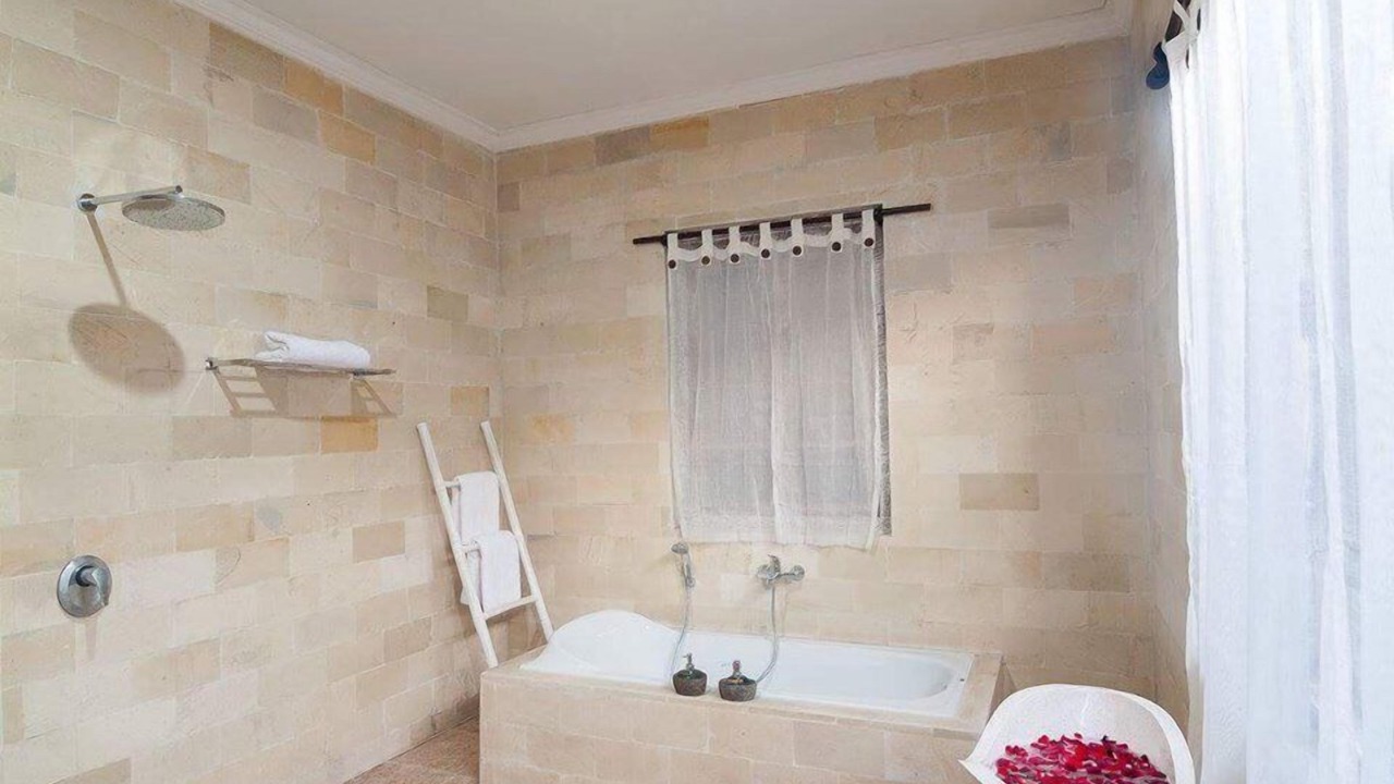 Photo of Bathroom in Petitenget