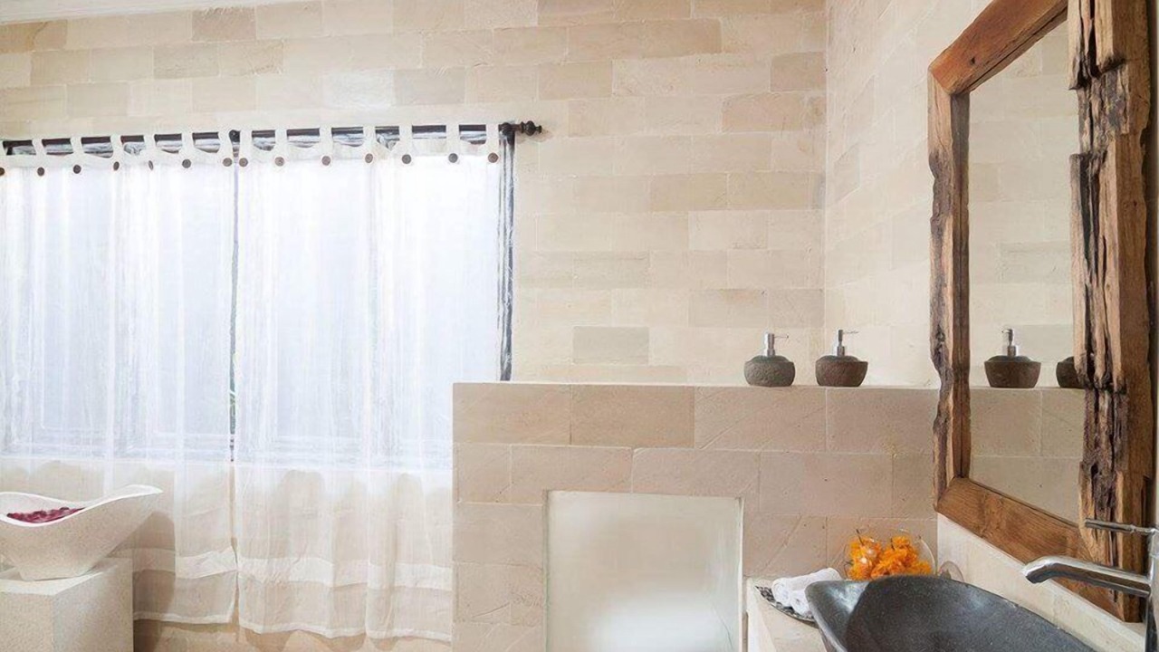 Photo of Bathroom in Petitenget