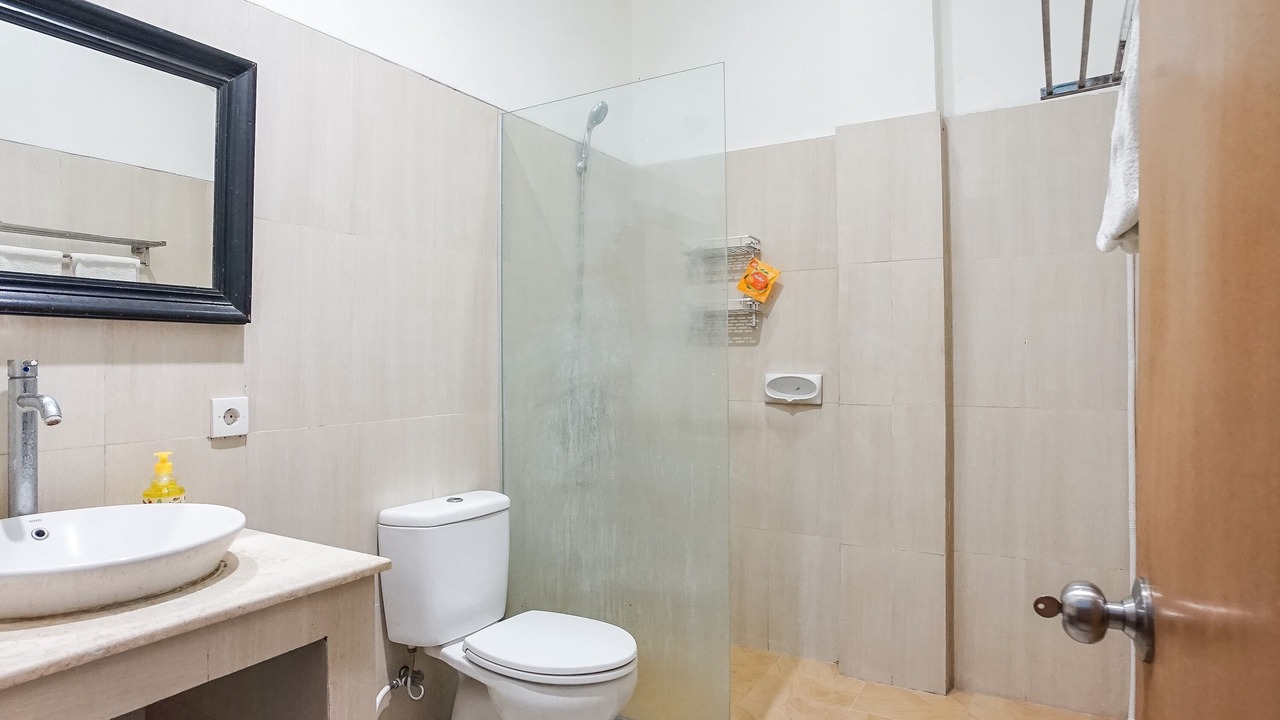 Photo of Bathroom in Kartika Plaza