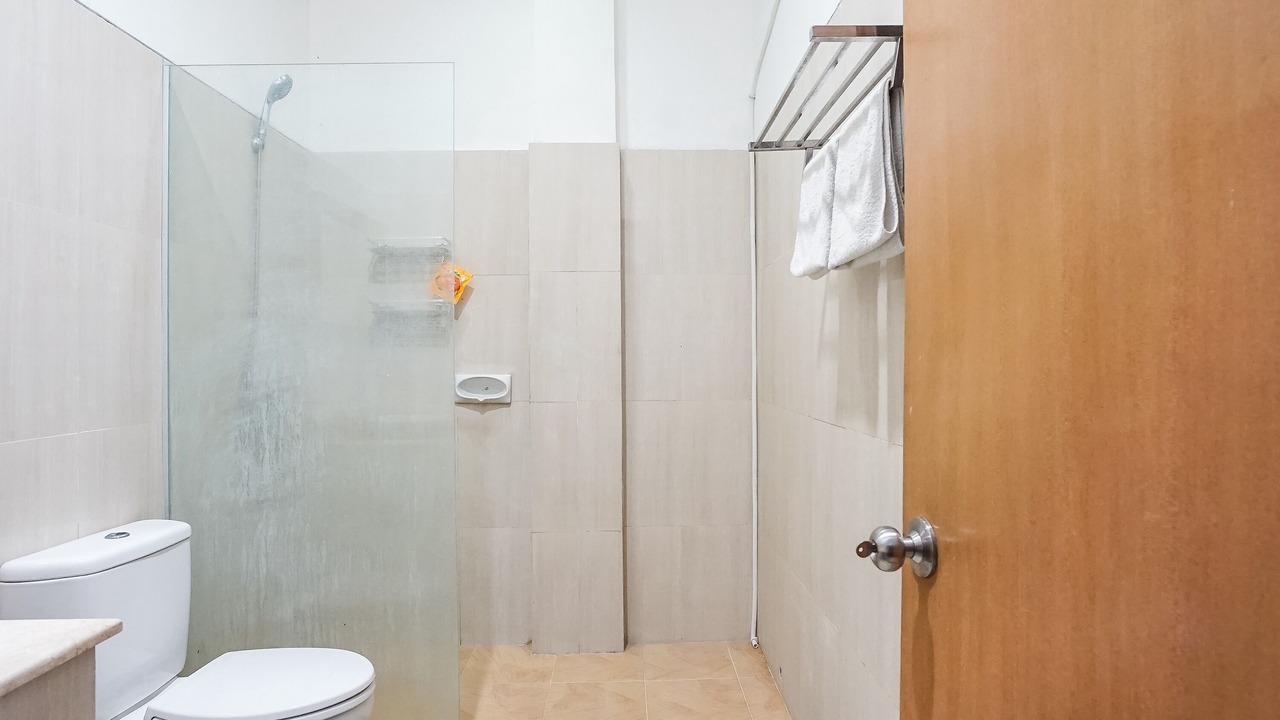 Photo of Bathroom in Kartika Plaza