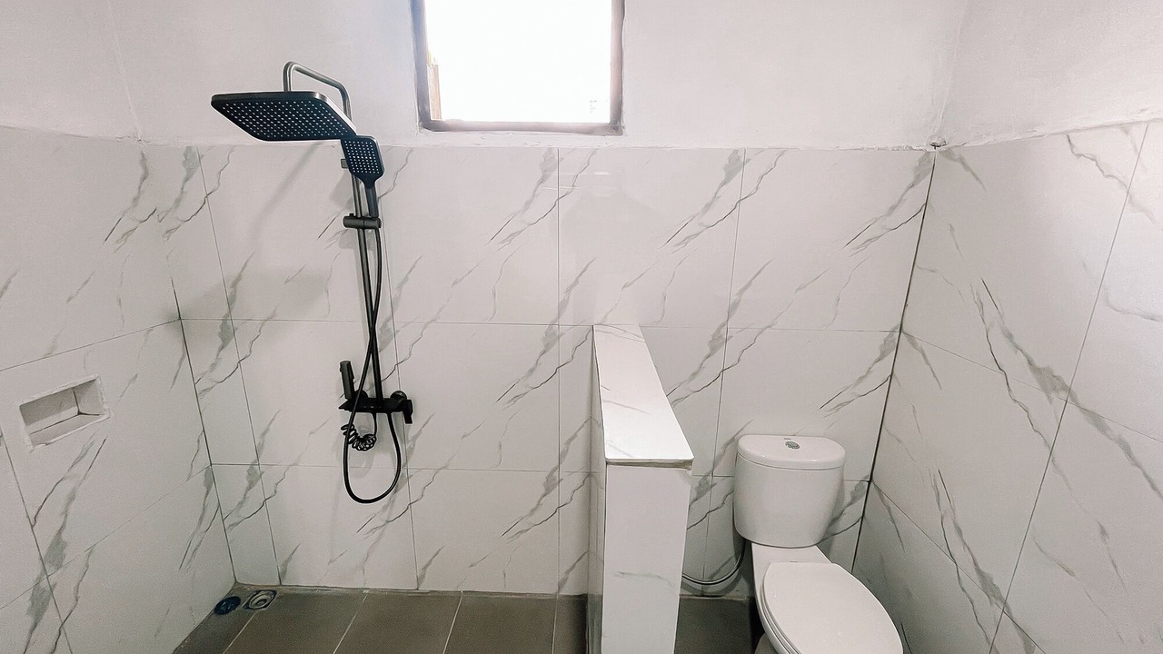 Photo of Bathroom in Tuk Tuk