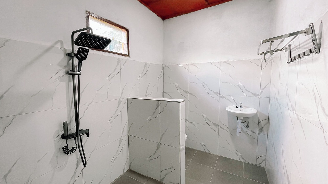 Photo of Bathroom in Tuk Tuk