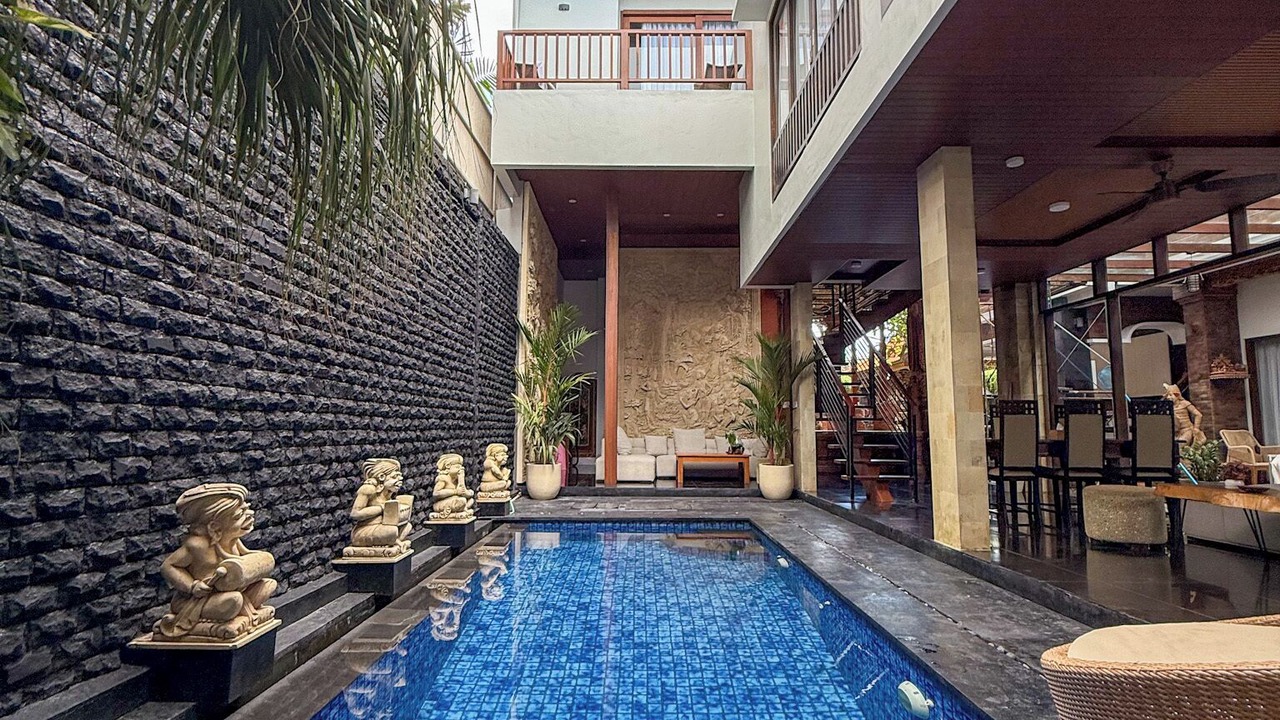 Photo of Patio Balcony in Sunset Road