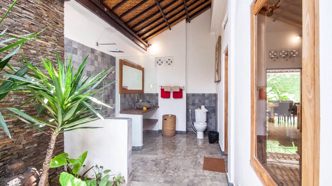 Photo of Bathroom in Sunset Road