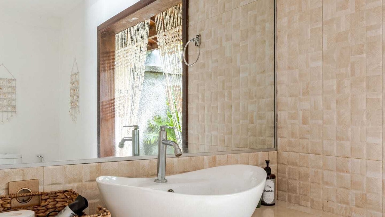 Photo of Bathroom in Laksmana