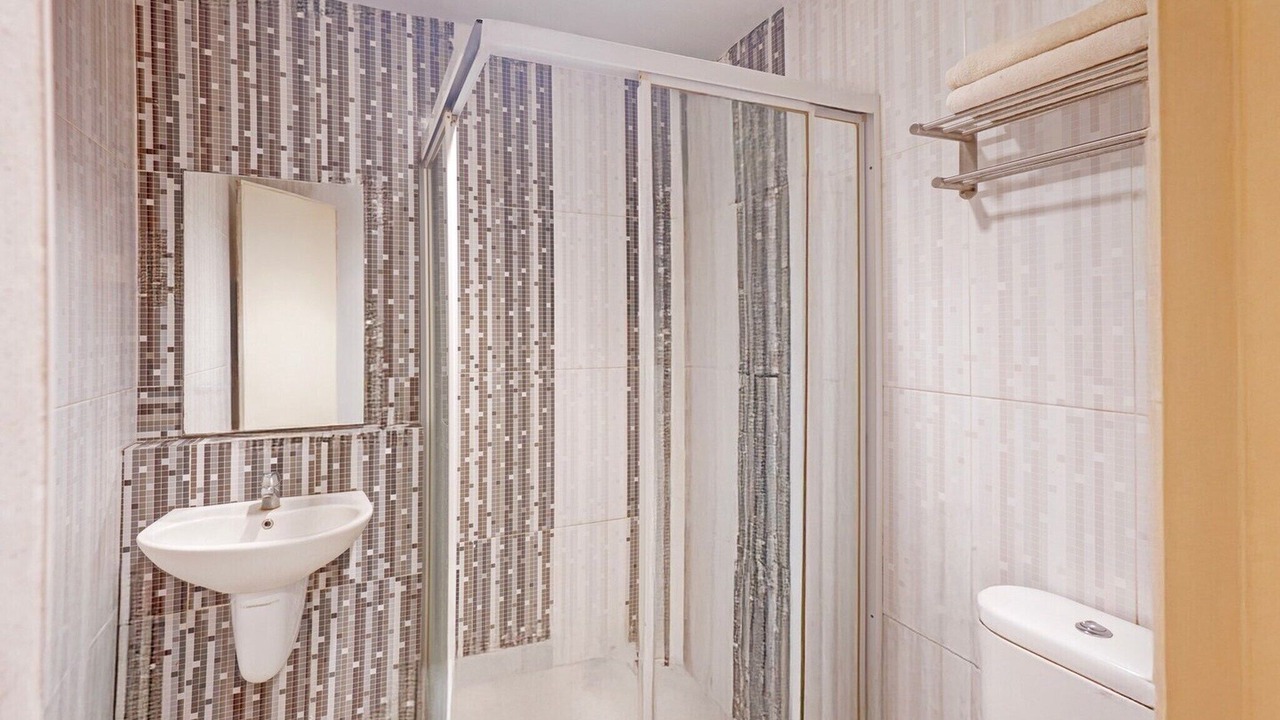Photo of Bathroom in Gambir