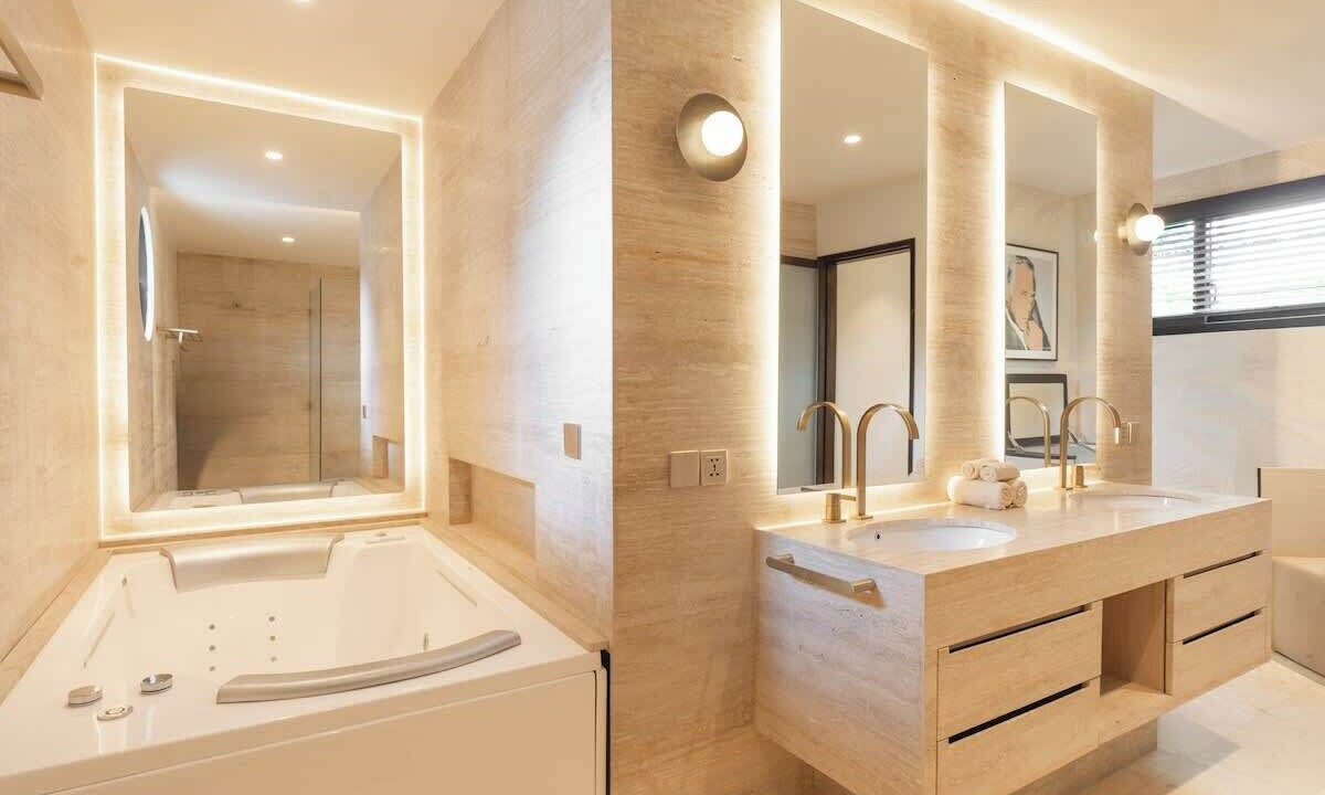 Photo of Bathroom in Sunset Road
