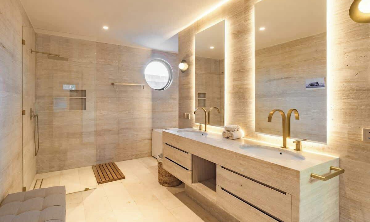 Photo of Bathroom in Sunset Road