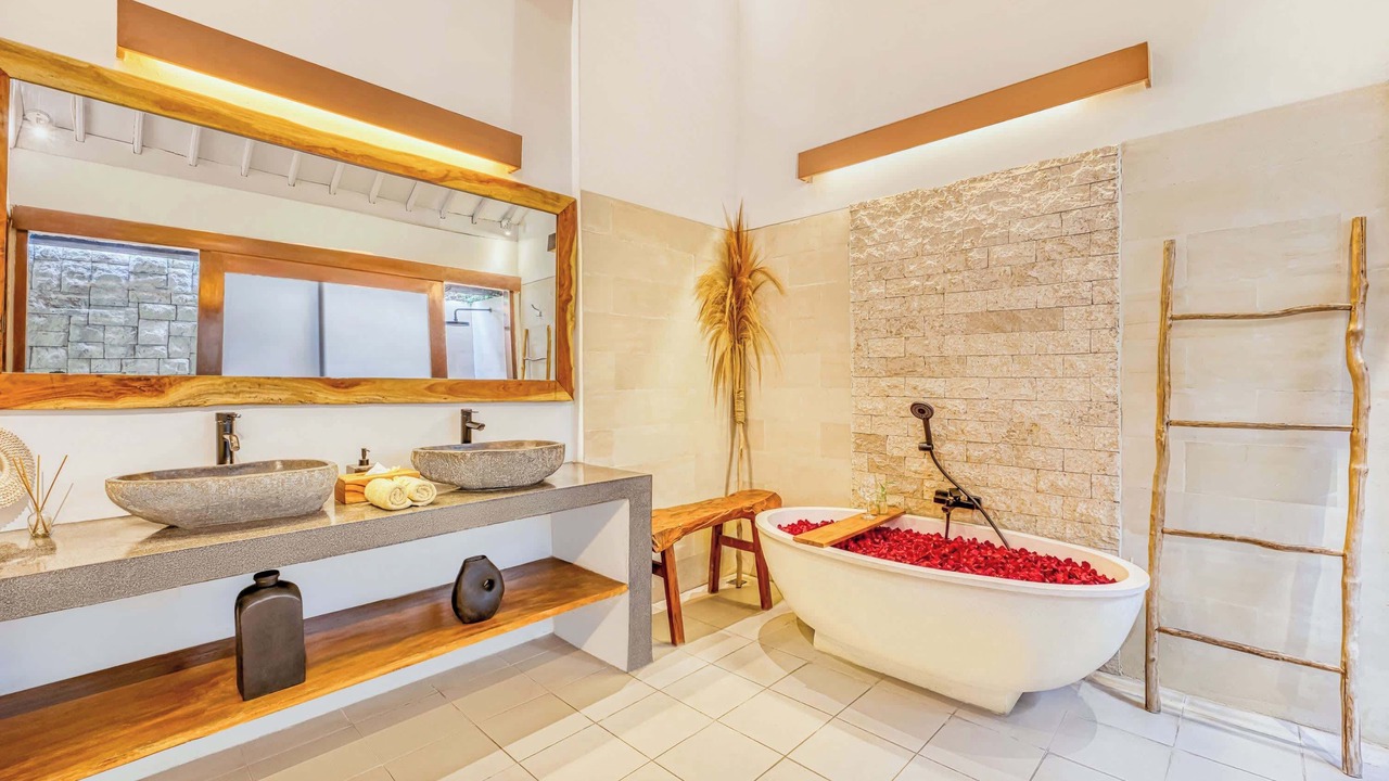Photo of Bathroom in Petitenget