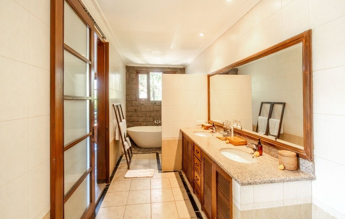 Photo of Bathroom in Petitenget