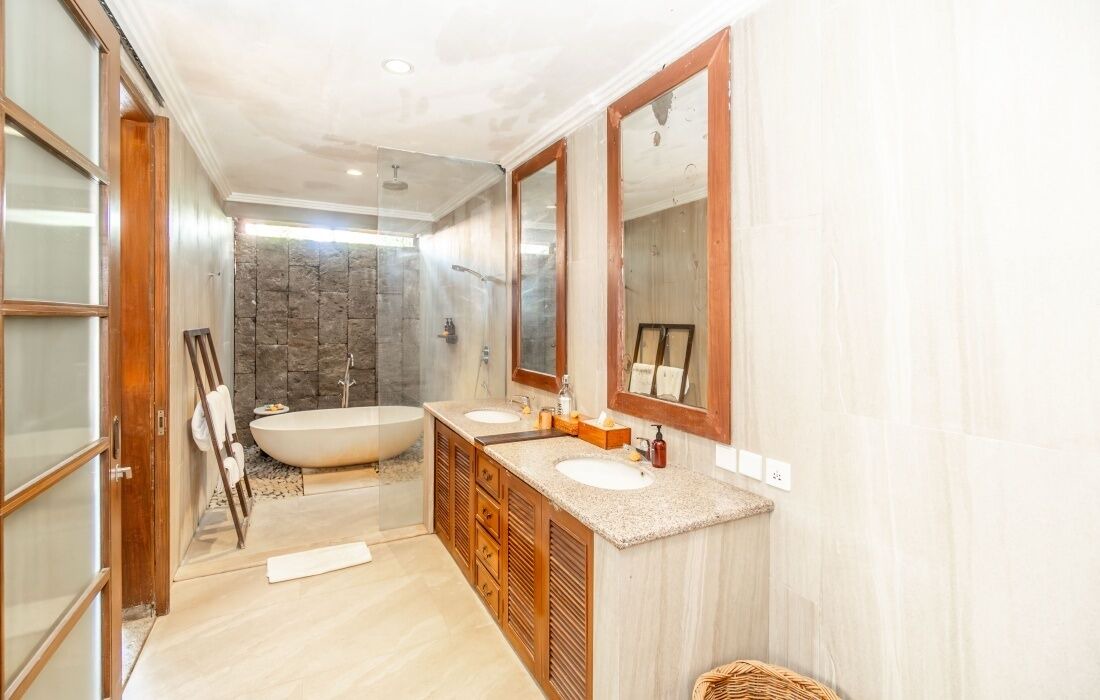 Photo of Bathroom in Petitenget