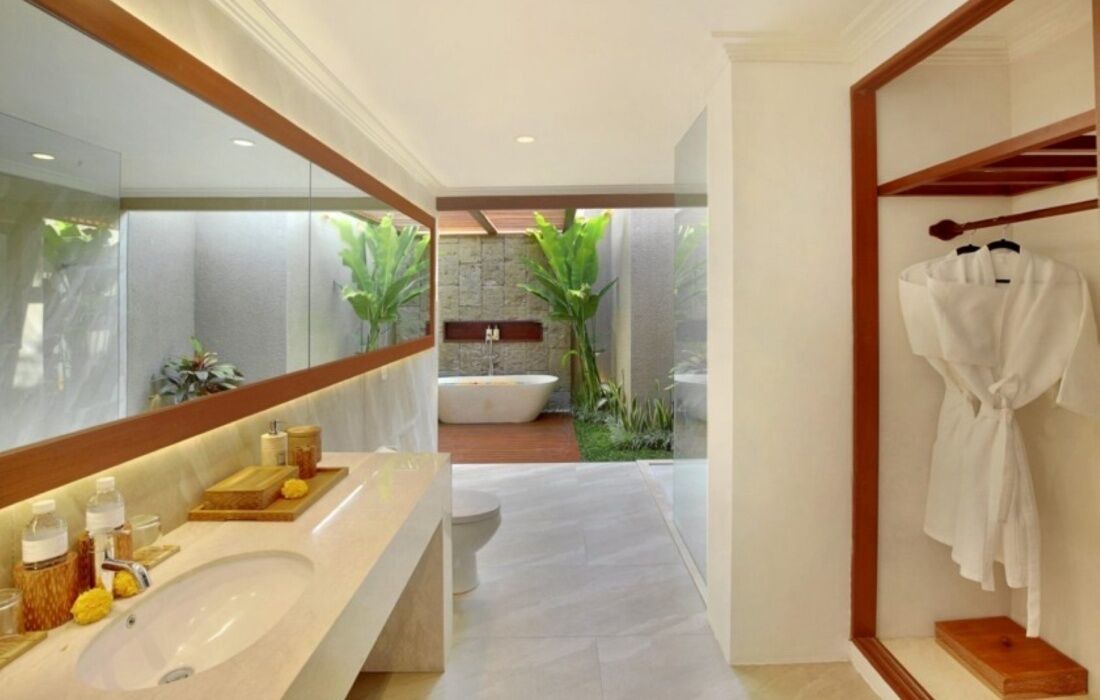 Photo of Bathroom in Petitenget