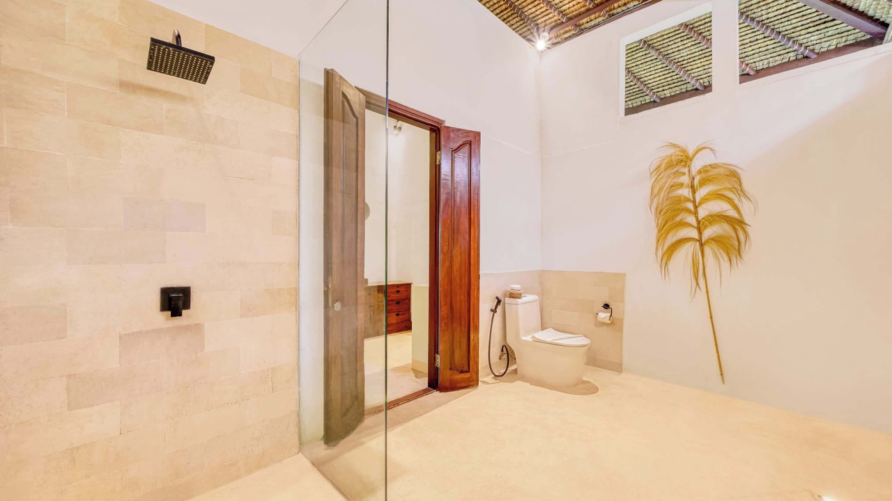 Photo of Bathroom in Petitenget