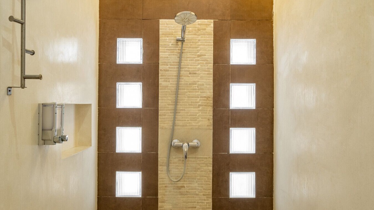 Photo of Bathroom in Sunset Road
