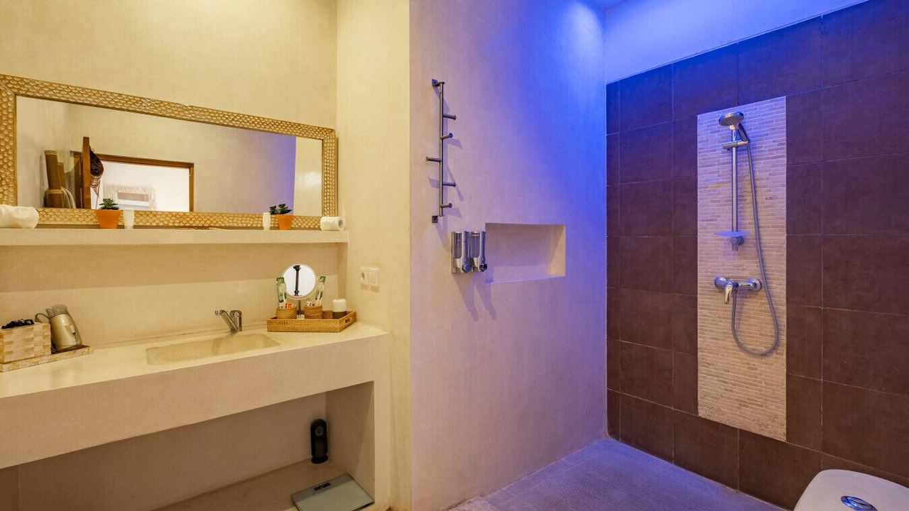 Photo of Bathroom in Sunset Road