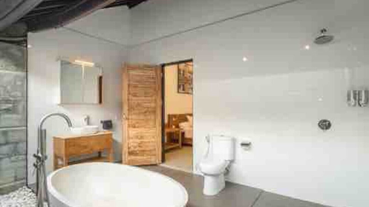 Photo of Bathroom in Sunset Road