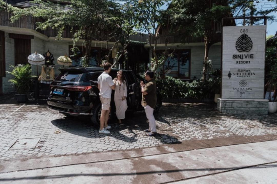 Photo of Others in Sunset Road