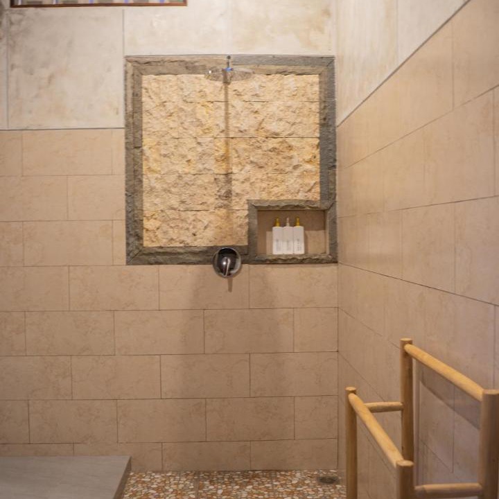 Photo of Bathroom in Kedewatan