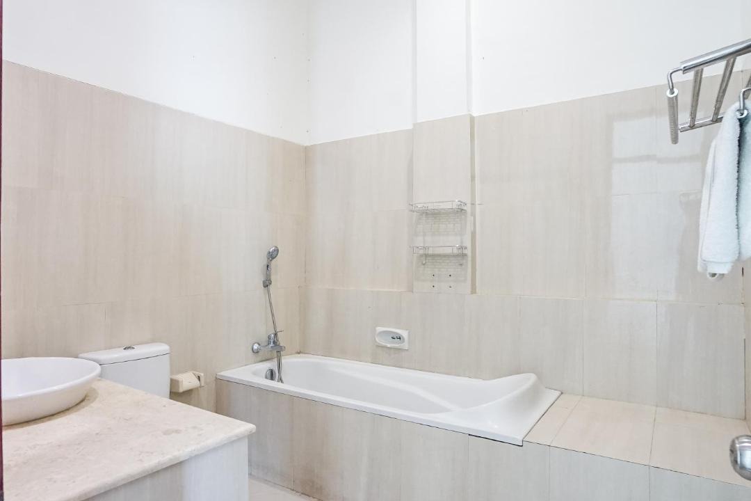 Photo of Bathroom in Kartika Plaza