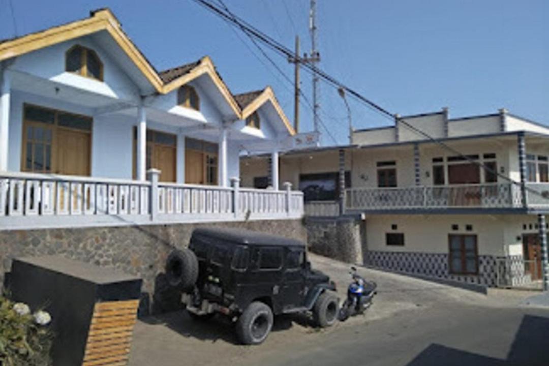 Photo of Others in Tosari