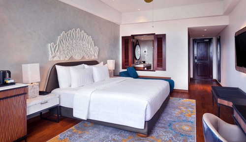 Deluxe Room, 1 King Bed, Garden View
