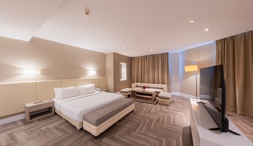 Business Suite - Free 3pcs Laundry