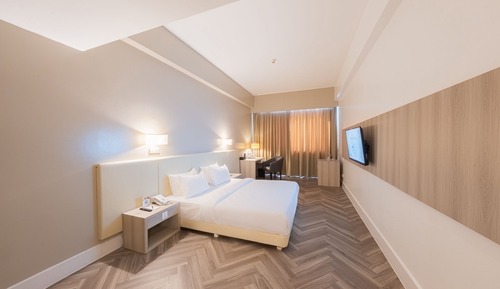 Junior Suite - Free 3pcs Laundry