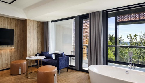 Comfort Suite, 1 King Bed, Ocean View (TRIBE XL)