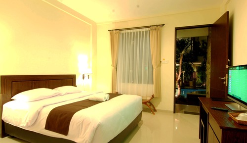Deluxe Pool View "Free one way airport transfer"
