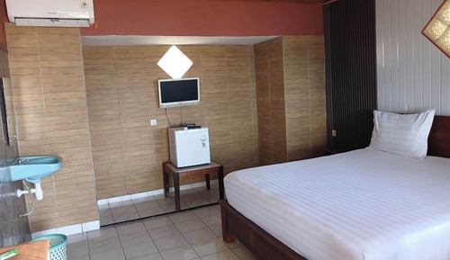 Deluxe room with AC