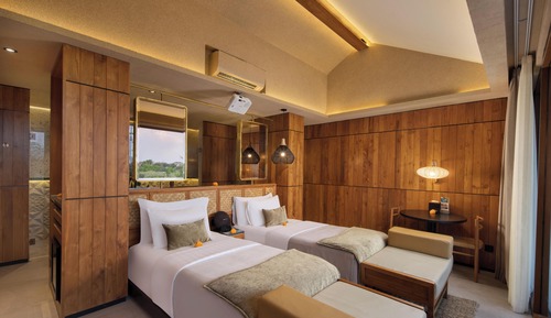Grand Smart Suite Twin with Bathtub